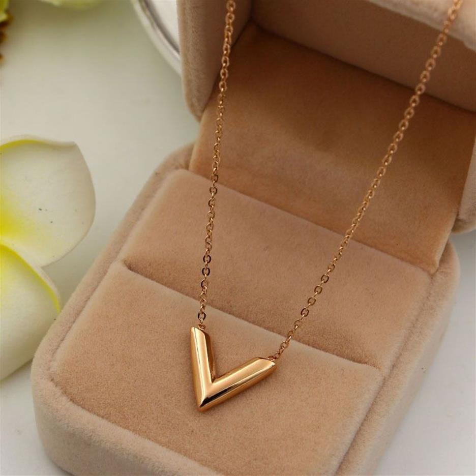 Titanium steel Korean version of the three-dimensional V letter necklace fashion for women's short collarbone necklace access183v