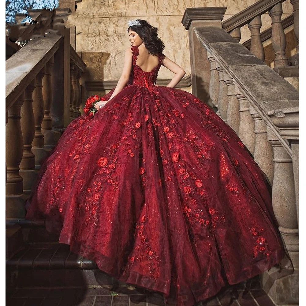 2024 Burgundy Sexy Quinceanera Dresses V Neck Lace Appiques 3d Floral Flower Crystal Beads Sweet 16 파티 드레스 멍청이 DE 15 무도회 파티 가운