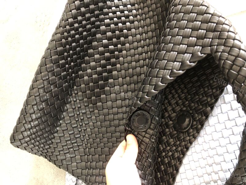 Designerväska vävd tygväska klassisk väska kvinnors mode casual pendling handväska molnväskor strandväska äkta läder 40*30 cm
