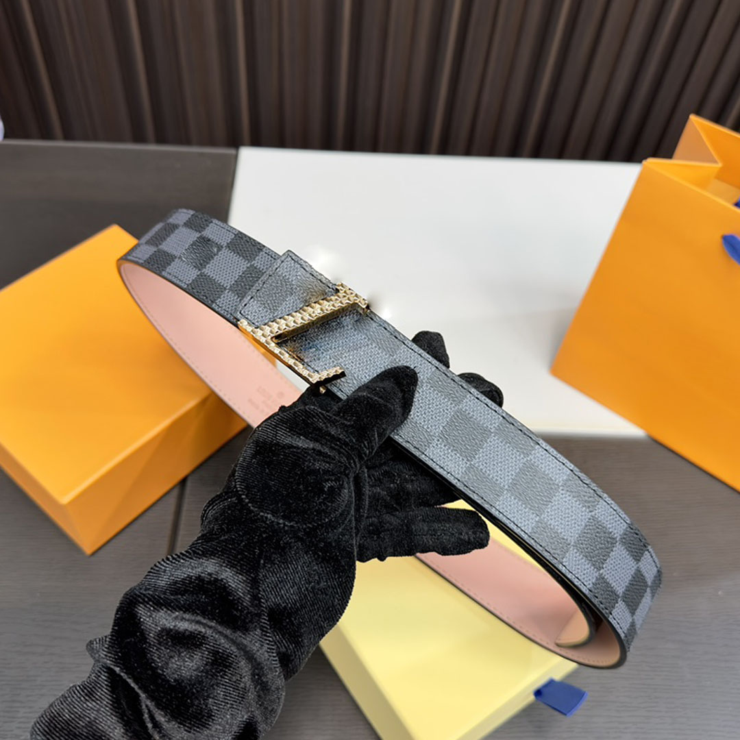 Cintura di design da donna oro argento personalizzata con lettera in metallo fibbia ad ago pantaloni casual da uomo e da donna vari indumenti che indossano cinture