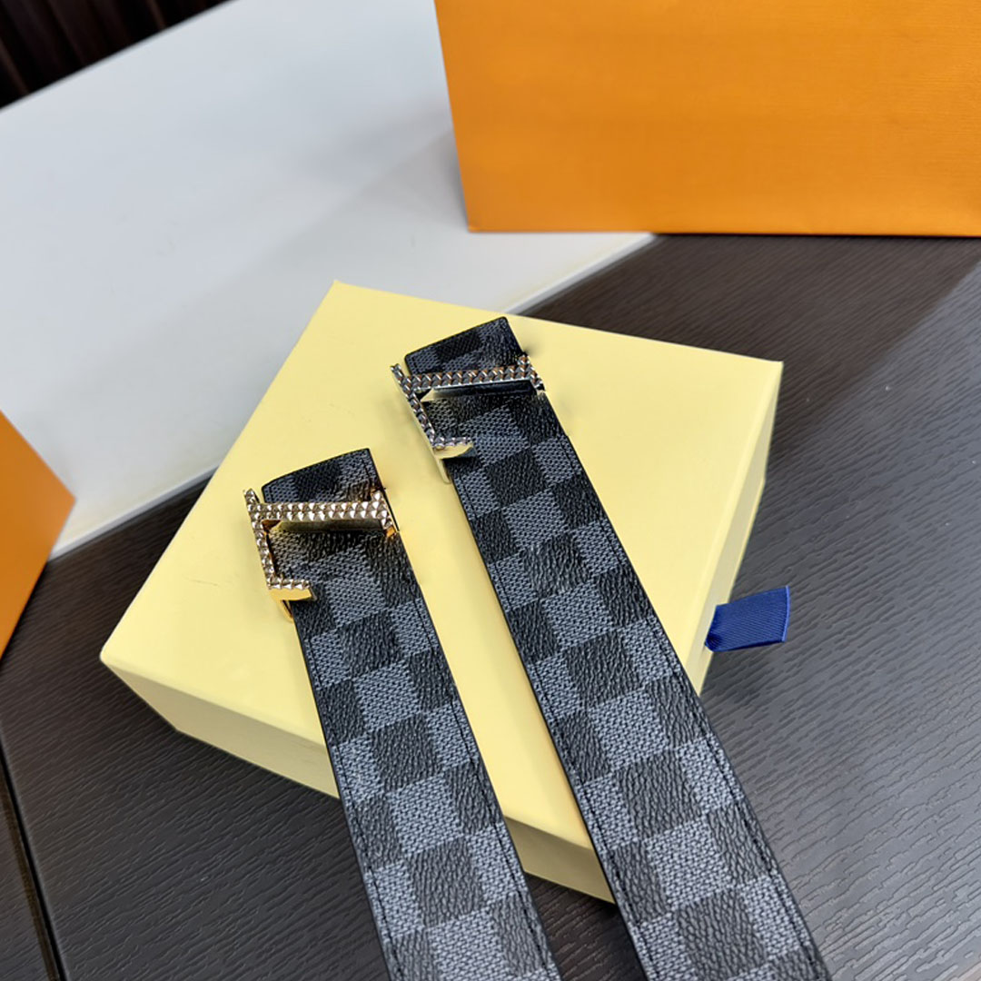 Cintura di design da donna oro argento personalizzata con lettera in metallo fibbia ad ago pantaloni casual da uomo e da donna vari indumenti che indossano cinture