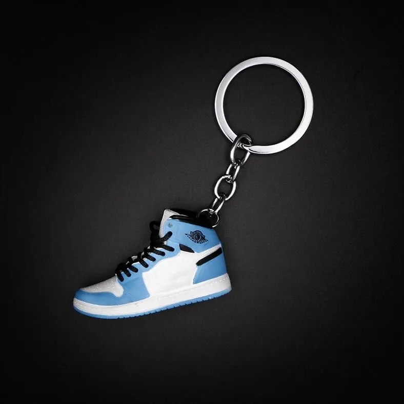 3D Mini Creative Sneakers Shoes Keychains For Men Women Sports Gym Shoe Keychain Bag Pendant Basketball Key Chain Jelwelry Accessories O5CC