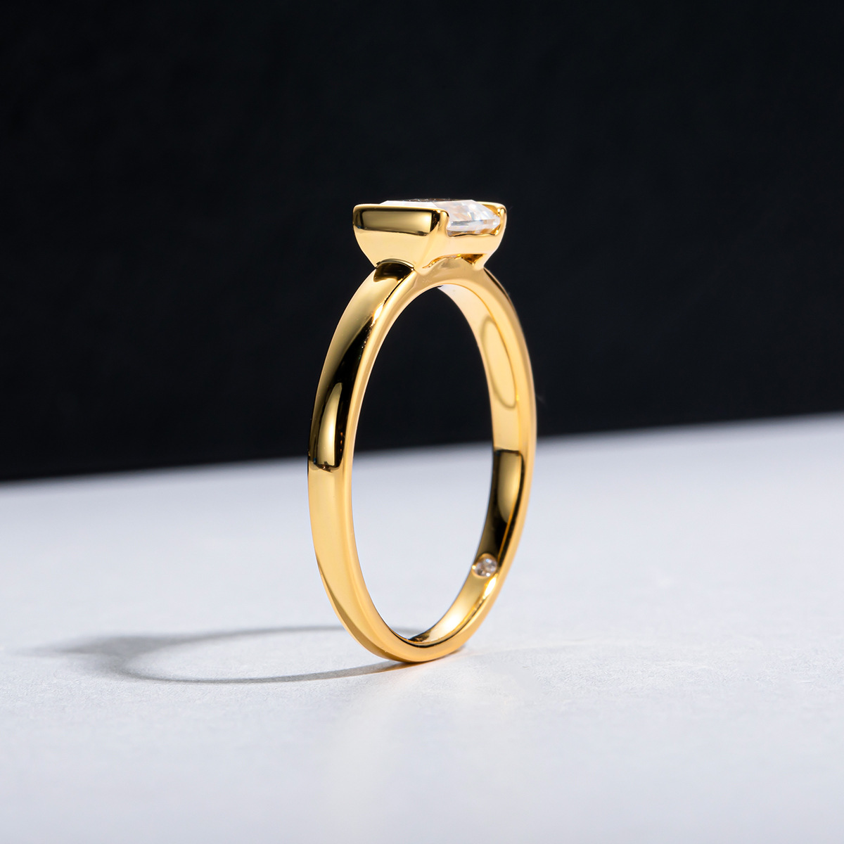 Hot Seller S925 Silver D Color 1CT Moissanite Förlovningsringar 5x7mm Emerald Cut Simple Princess Square Gold Ring