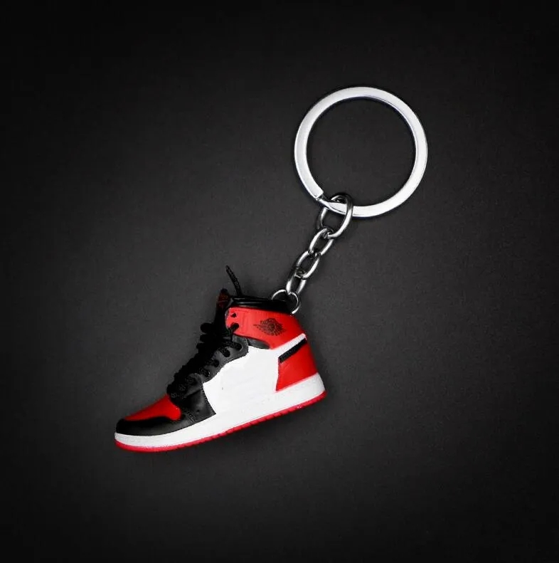 3D Mini Creative Sneakers Shoes Keychains For Men Women Sports Gym Shoe Keychain Bag Pendant Basketball Key Chain Jelwelry Accessories O5CC