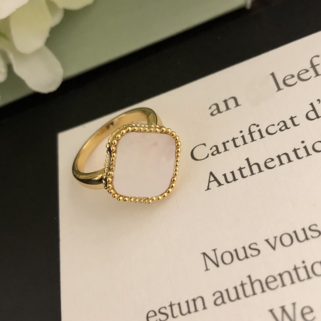 Bagues de créateurs de bijoux pour femmes pour femmes Bagues de bande Bague de mode de luxe Bagues de trèfle à quatre feuilles Bijoux femme Bagues élégantes classiques 2 styles avec boîte