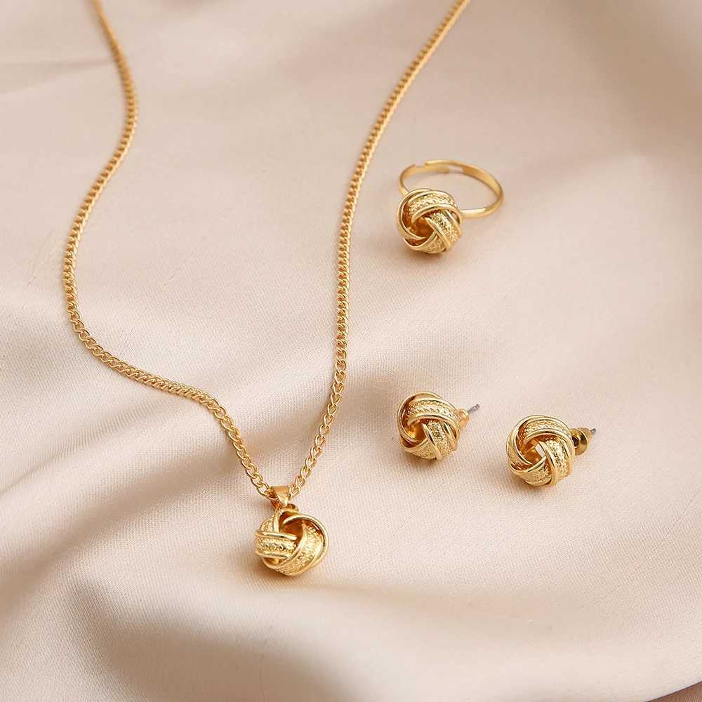 Colliers Goldfarbene Legierung Metall Twist Lucky Knot Ohrringe Halskette Ring Schmuckset für Frauen Mädchen Trendige geometrische Vintage-Accessoires