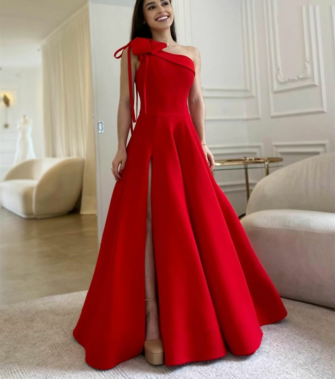 Robe de soirée longue et élégante en crêpe rouge, asymétrique épaule dénudée, avec fente/nœud, ligne A, fermeture éclair au dos, longueur au sol, robe de bal pour femmes