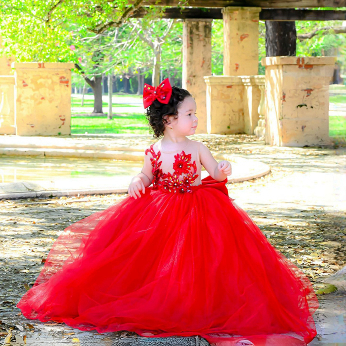 Vestidos de menina de flor vermelha com decote transparente vestido de baile de renda frisada princesa vestidos de menina em camadas de tule para crianças pequenas festa de aniversário vestido de filha e mãe CF008