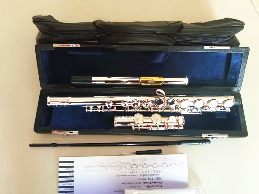 Japan YFL-212SL Silver Plated Flute 16 Holes Stängd C Nyckel Cupronickel Gold Munnstycke Musikinstrument med E-nyckelflöjt