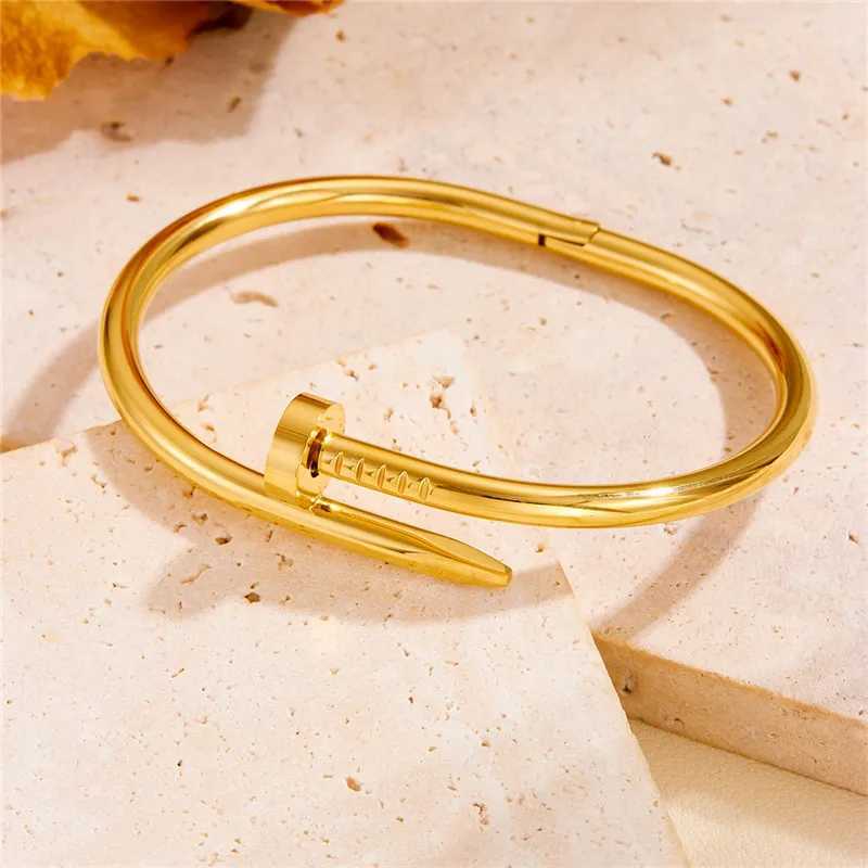 Charm Bracelets 316L Stainless Steel Elegant And Minimalist Nail Bracelet Buckle Women's Bangle Pulseras De Acero Inoxidable Para Mujer