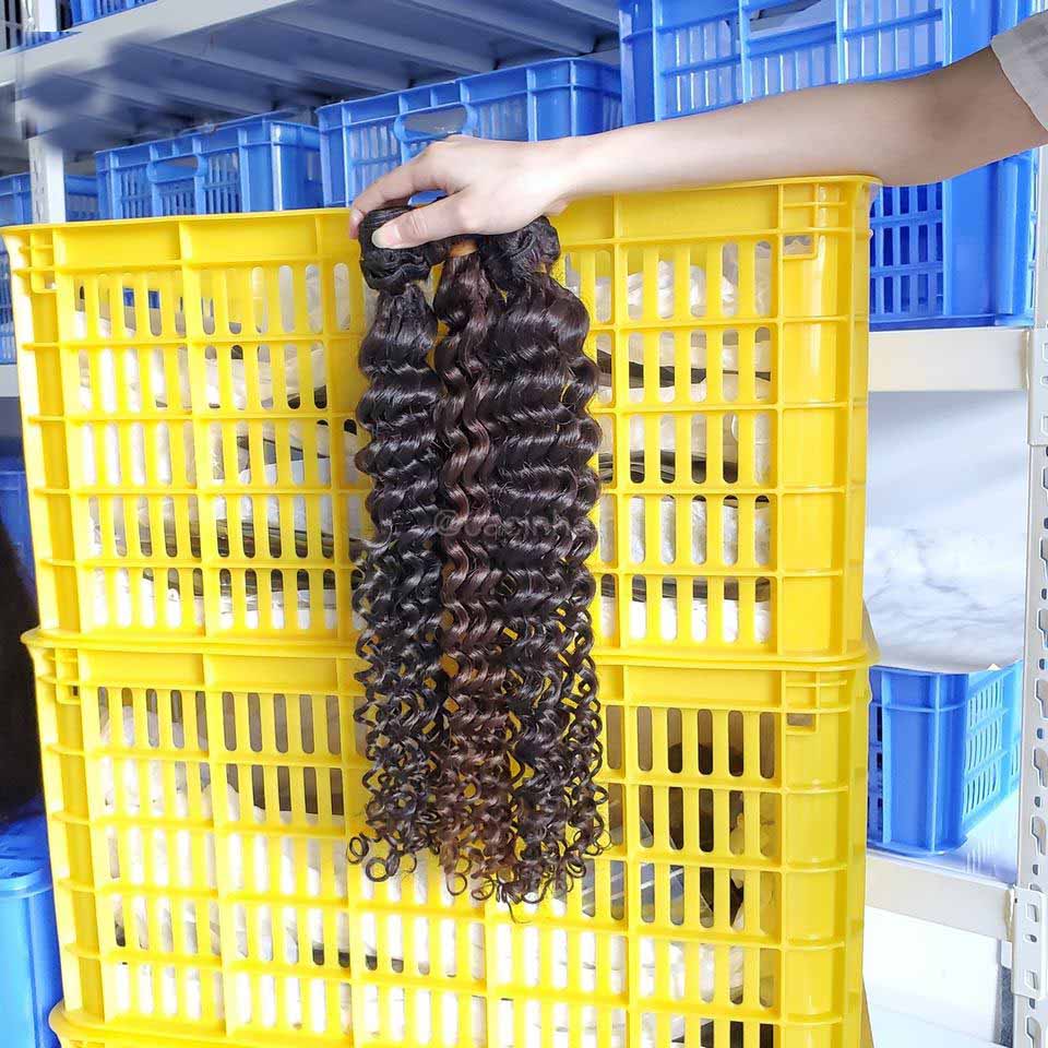 Lyxig en givare rå jungfru Vietnamse Deep Wave Curly Hair Weft 4sttjock textur Mörkbrun färg