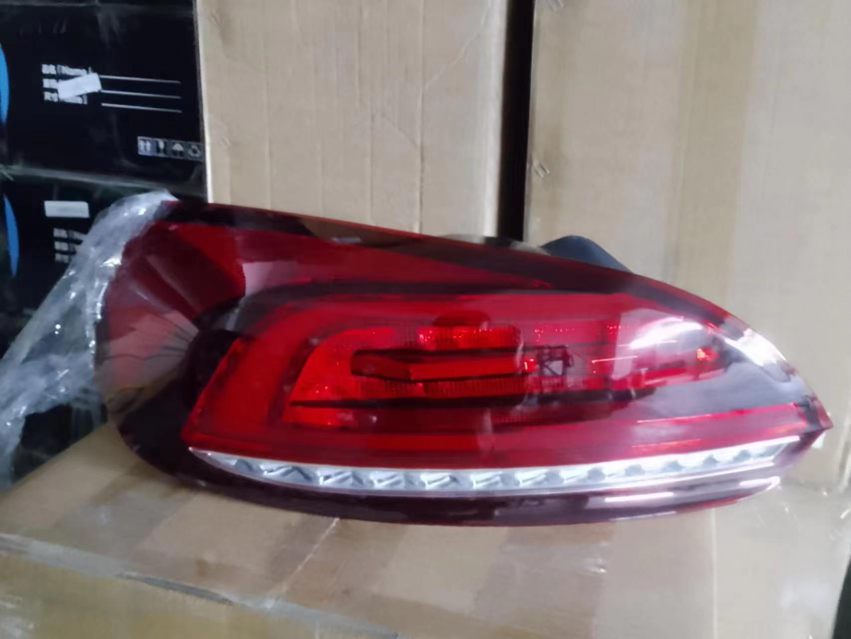 VW Scirocco Turn Signal Taillight 2009-2015リアランニングブレーキリバースランプ自動車アクセサリーのカーテールライト