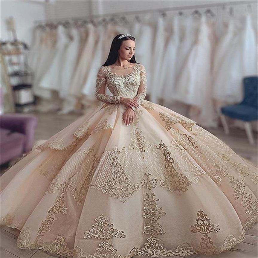 2021 Сексуальное роскошное бальное платье Quinceanera цвета шампанского, платья с жемчужным вырезом и кружевными аппликациями, хрустальные бусины, длинные рукава, многоуровневый шлейф P2363