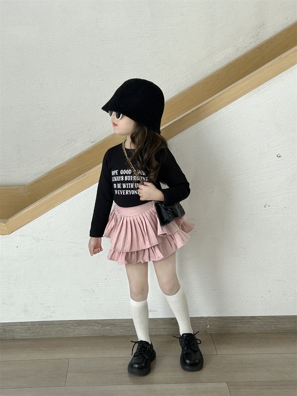 Футболка с длинными рукавами и буквенным принтом для девочек, милая детская плиссированная юбка с бутонами фабалы, весна 2024, детская универсальная одежда принцессы Z6764