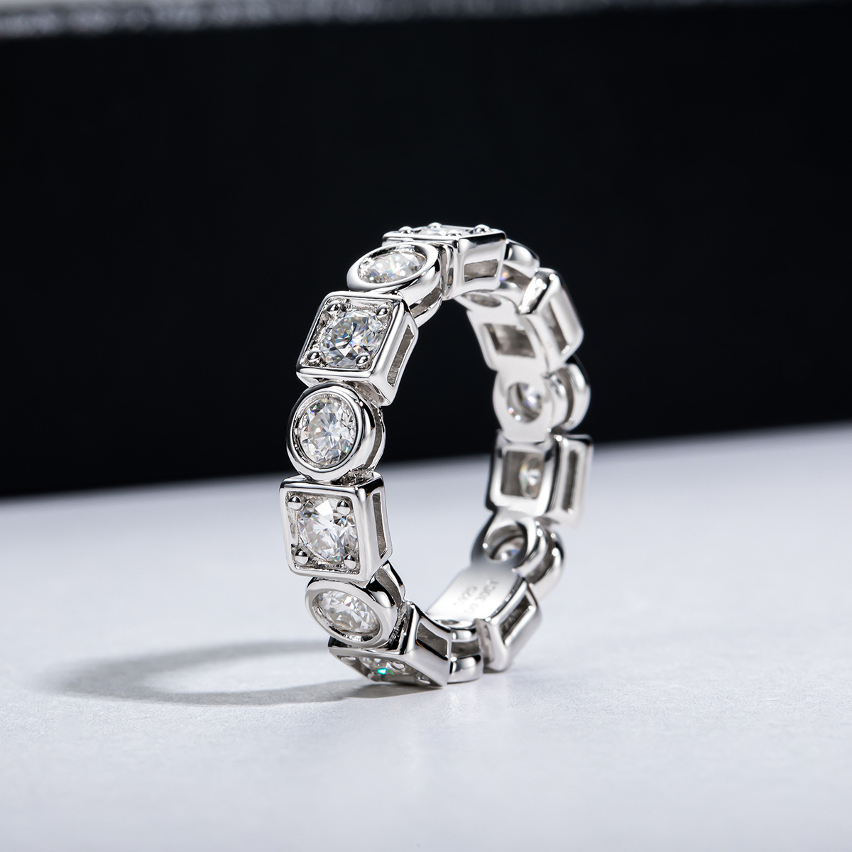 Bague Mosonite de couleur D de haute qualité pour femmes, bague en diamant à une rangée en argent Sterling 925 mélangée avec un anneau de queue pour tout le corps