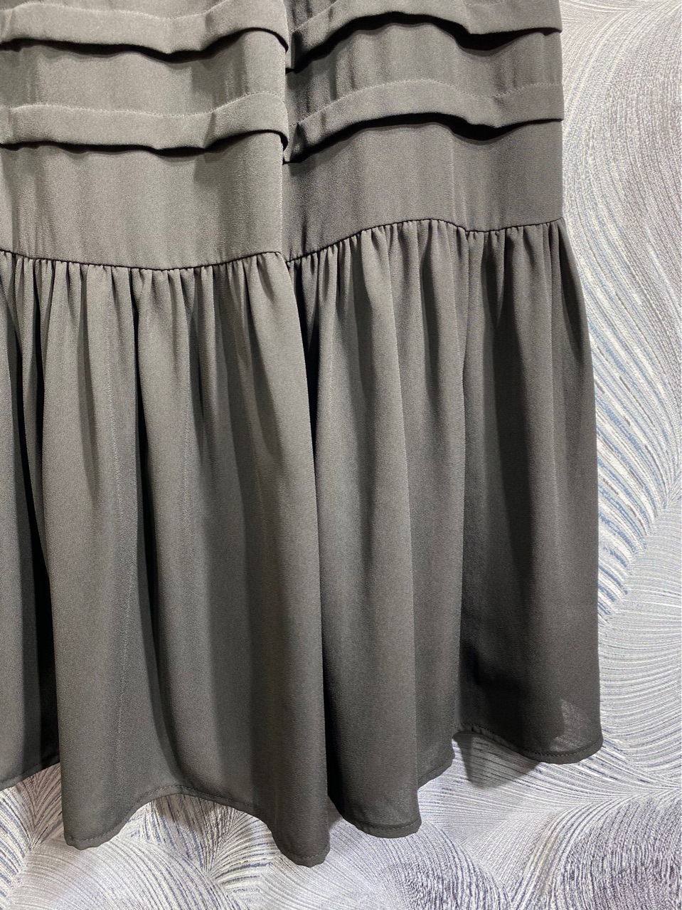 2024 Sprężyna kontrastowe kolorowe panele Sukienka Czarna krótki rękaw szyi szyjąca dorywna sukienki A3J121438