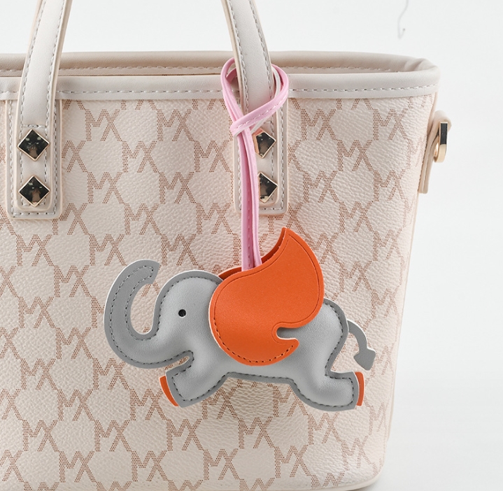 Leather Elephant Bag Charm Key Rings Keychains Creative Animal Pendant Classic Handbag Ornament Made by Hand Keyrings Gift for Car or Home Decoration