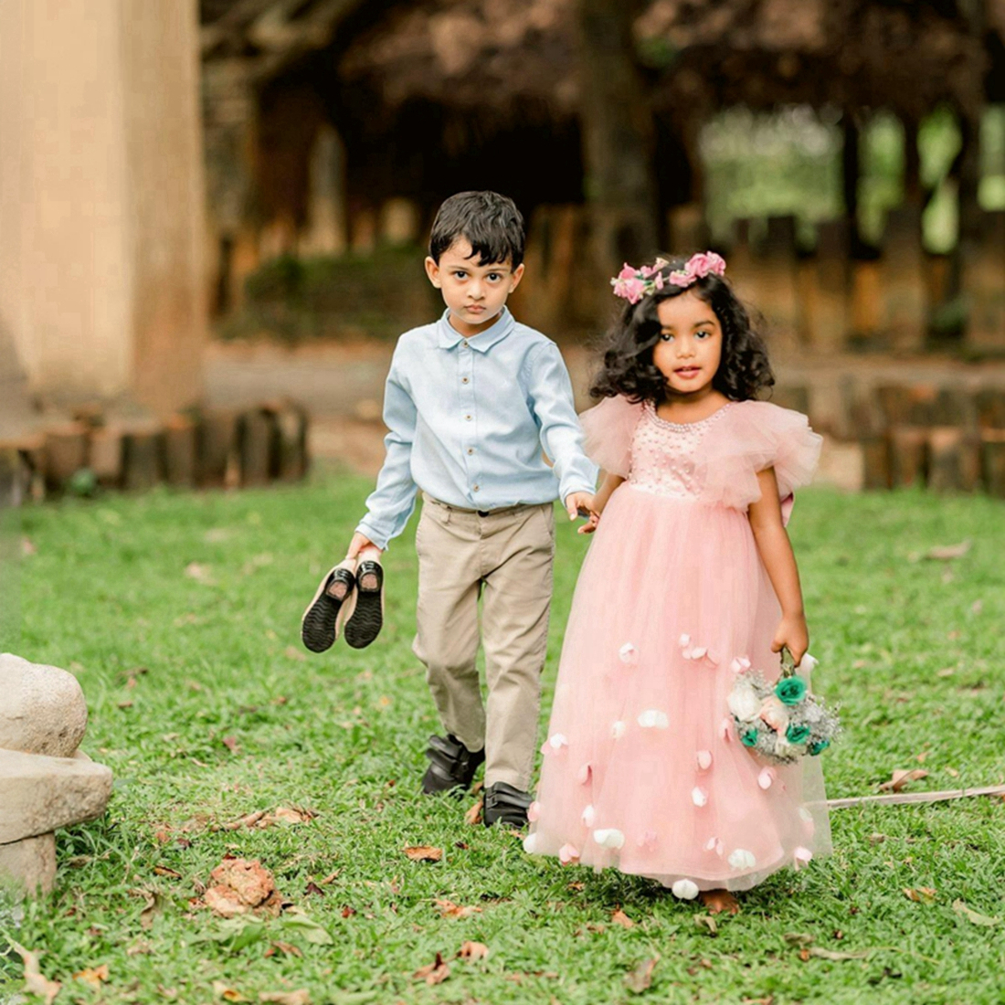 Nuke Pink Flower Girl Dresses Jewels短袖パールスティアドゥールボールガウンプリンセスフラワーガールリトルキッズファーストバースデーパーティー娘とマザードレスCF020