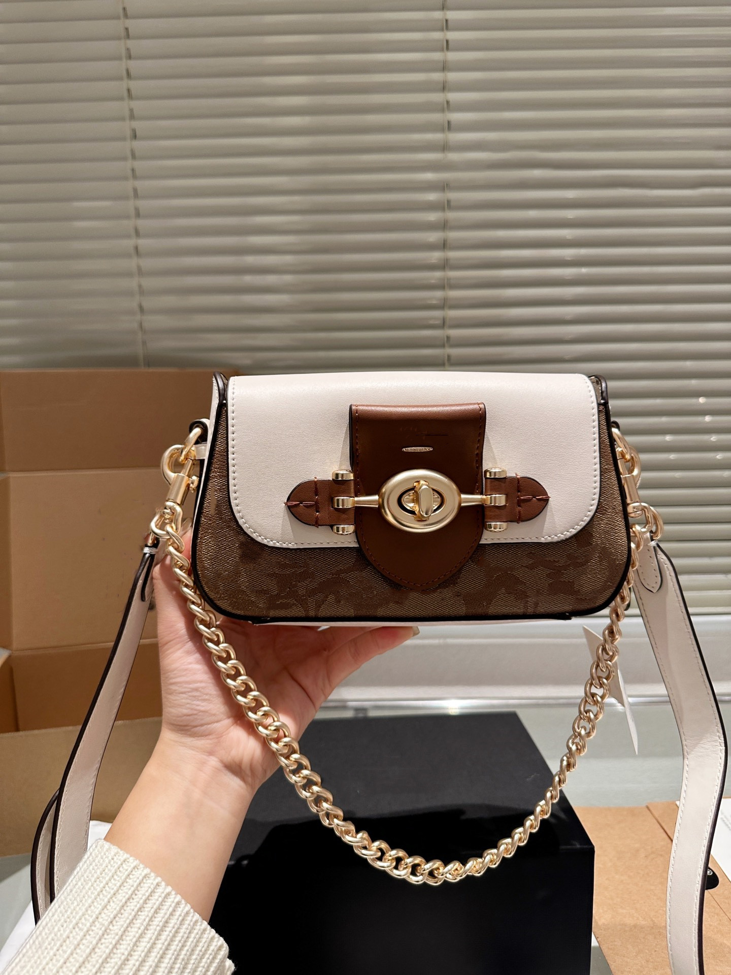 Luxury designer retro bag brie chain Turnlock armpit bag genuine leather Good match flap Shoulder woman Practicality Fashion Shopping Crossbody bag high quality