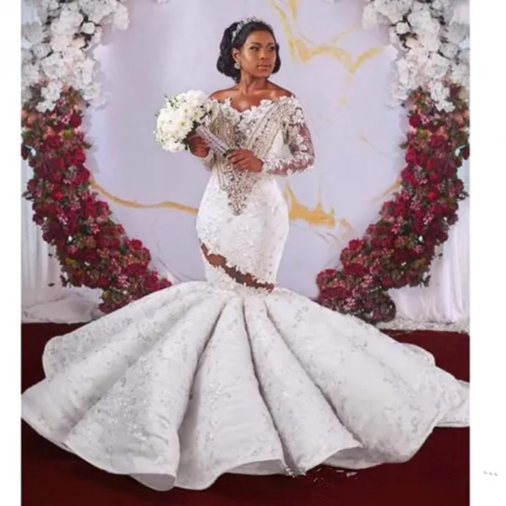 TOUNNINGBRIDE 2024 SHINNY CRYSTAL AFRICAN OFF AUDLE SIMAIRAGE Bröllopsklänningar Lyxiga långa ärmar Öppna rygg ren spets brudklänning plus storlek skräddarsydd
