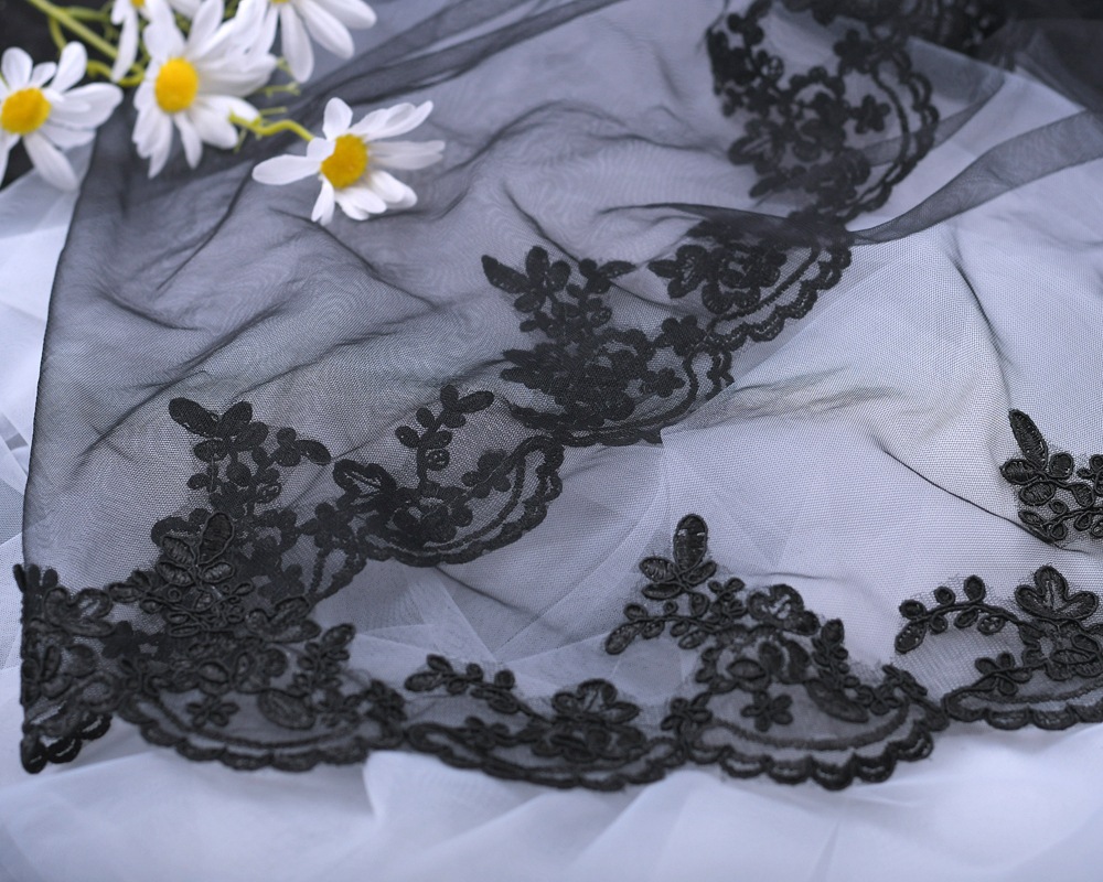 Voile de mariée gothique noir, voile en dentelle brodé à la main, monocouche sans peigne, décorations d'halloween, robe de bal de mariage, accessoires pour cheveux de mariée CL3227