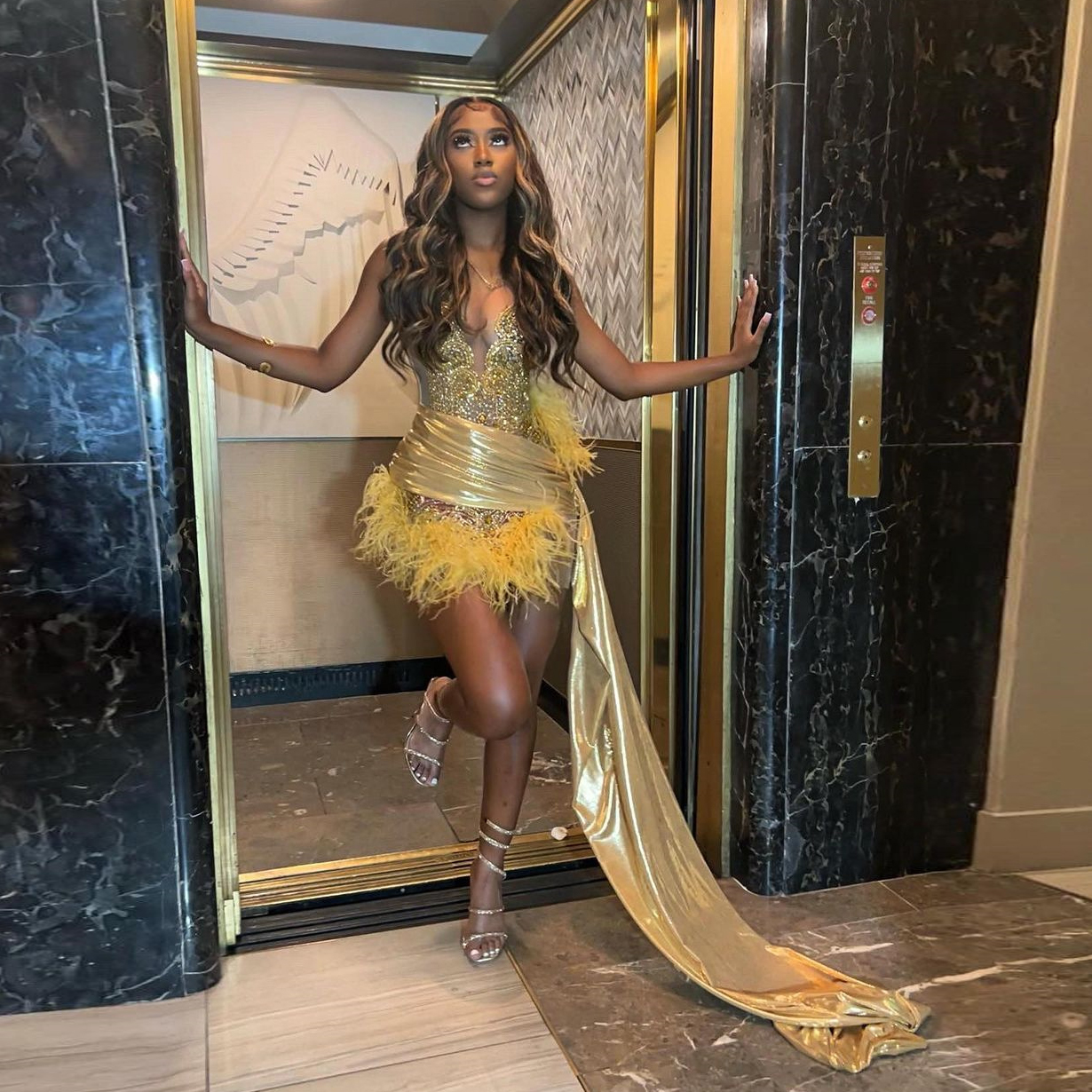 Luxury Gold Mermaid Prom Dress 2024 For Black Girls Beading Crystal Rhinestones Feathers Birthday Party Gowns Robe De Bal