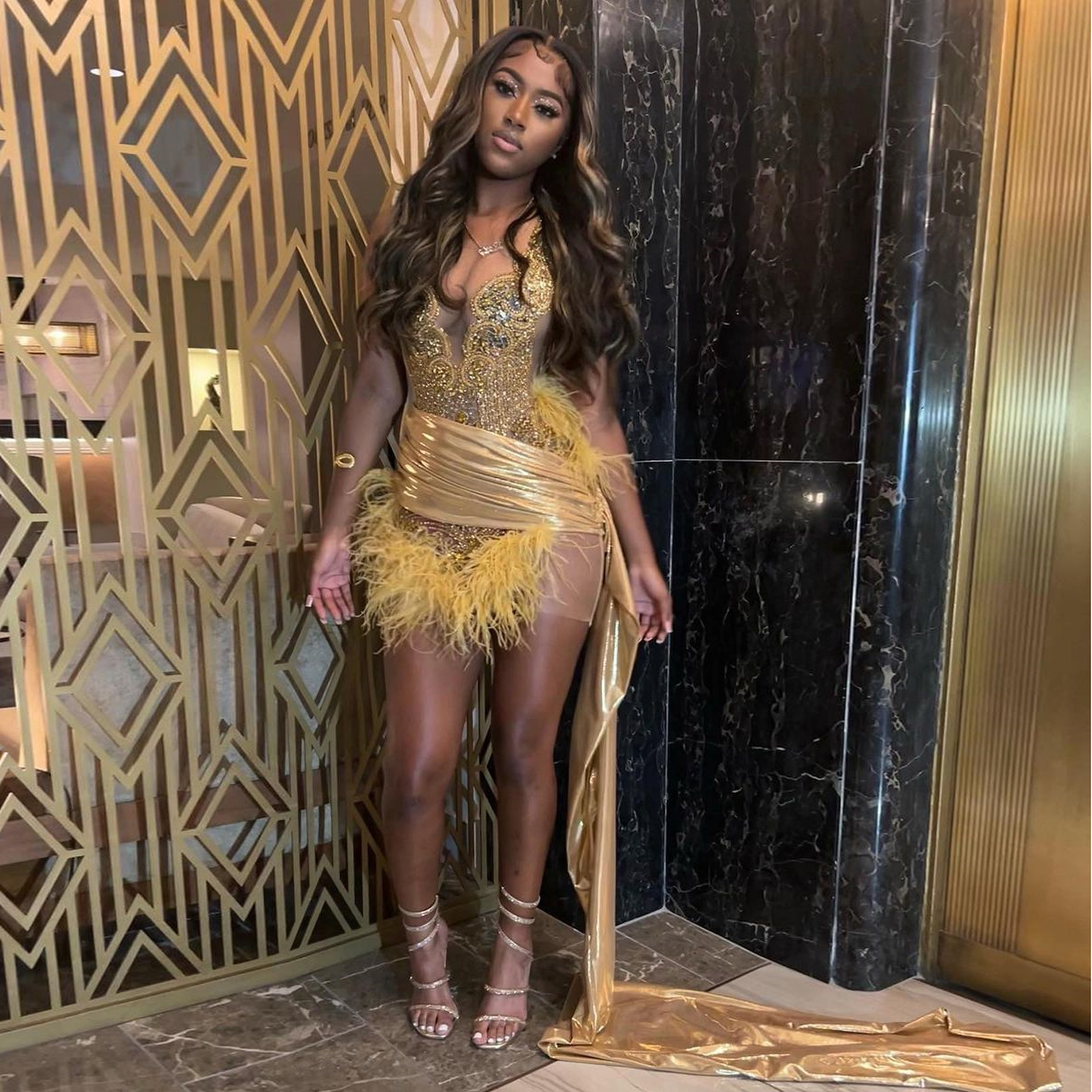 Luxury Gold Mermaid Prom Dress 2024 For Black Girls Beading Crystal Rhinestones Feathers Birthday Party Gowns Robe De Bal
