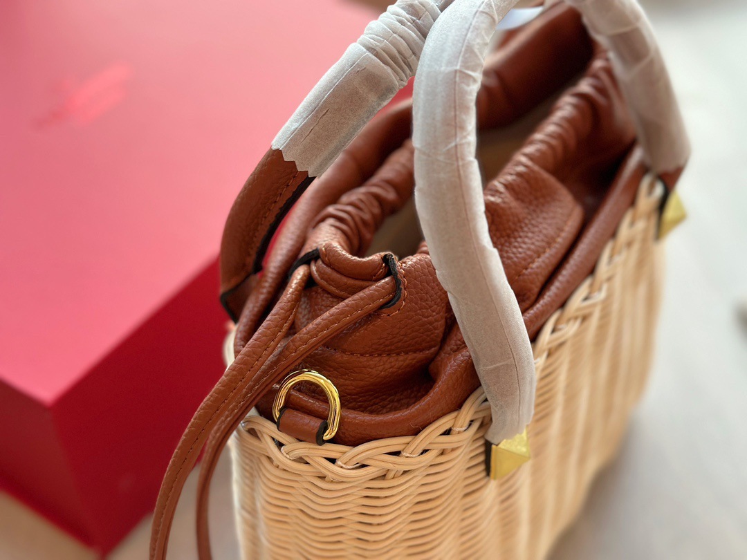 Borse a tracolla in rattan 2024 Borsa di paglia primaverile ed estiva Borsa a tracolla vacanze al mare Borsa in tessuto di alta qualità Borsa a secchiello da spiaggia di marca famosa di marca Borse vintage 2588