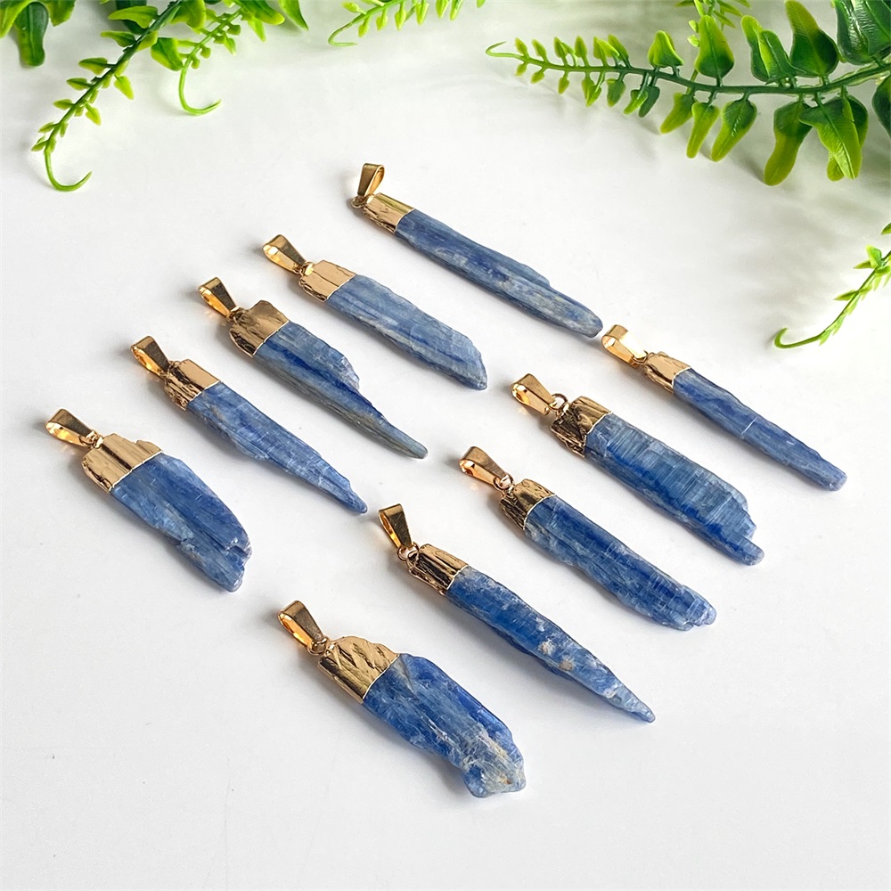 Colares pingente charme forma irregular natural cristal azul quartzo presente
