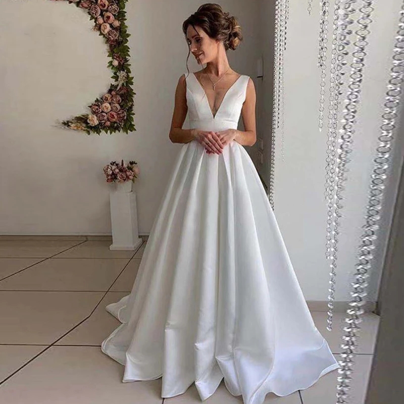 Boho Garden Simple Wedding Dresses Sexy V Neck Sleeveless Boho Garden Bridal Gowns Sweep Train Backless Plus Size Recetpion Bride Marriage Vestidos De Novia CL3223