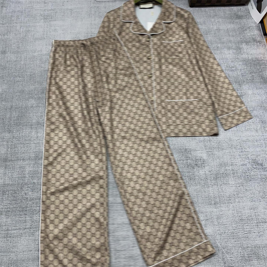 Pijamas masculinos conjunto de pijama leve luxo elegante clássico roupas de seda primavera carta completa impressa camisa de manga comprida calças elásticas e calças compridas