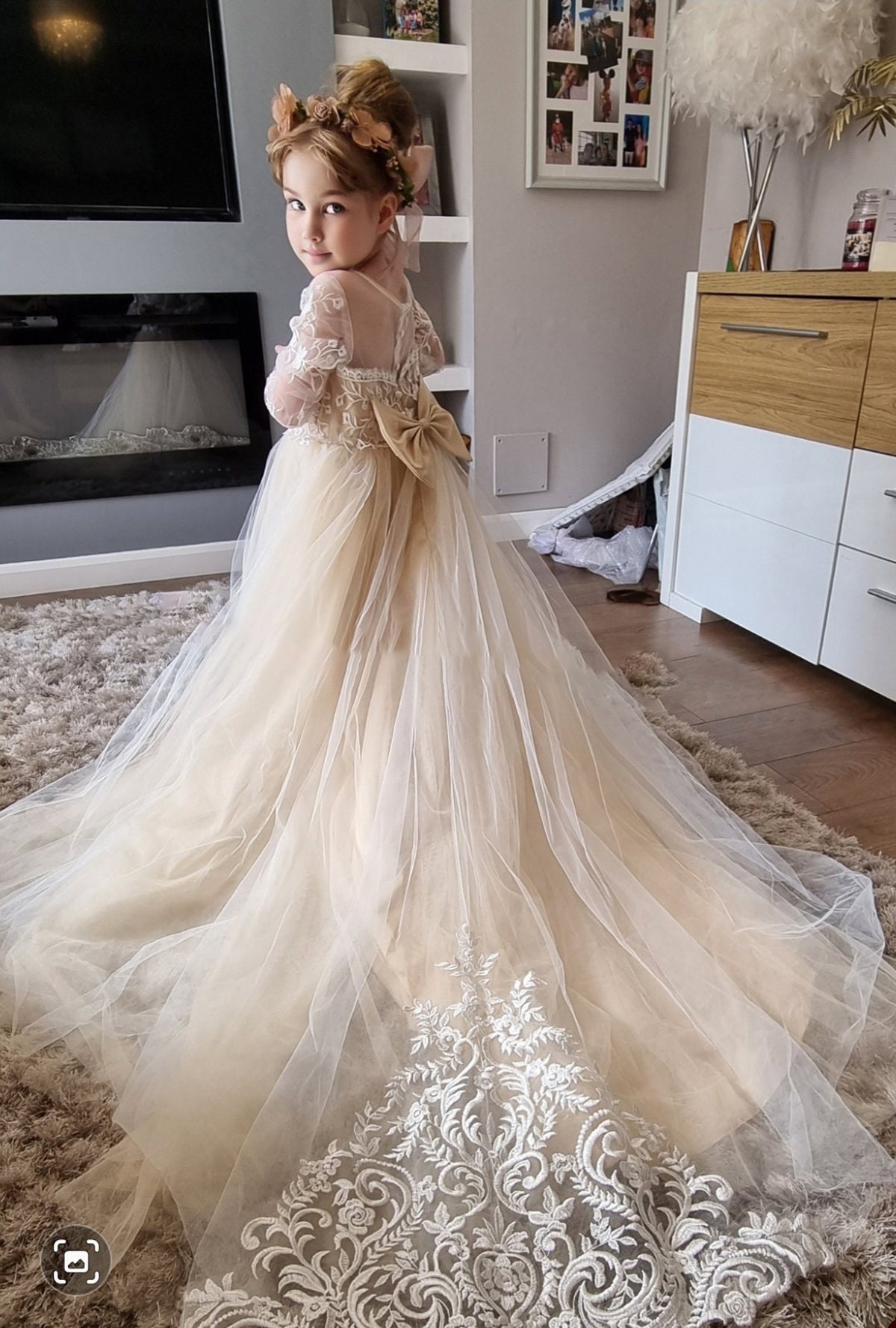 Tiull Flower Girl Dress Pierwsza sukienka Komunii Dzieci Księżniczka Aplikacje łuki kulkowe suknia ślubna sukienka