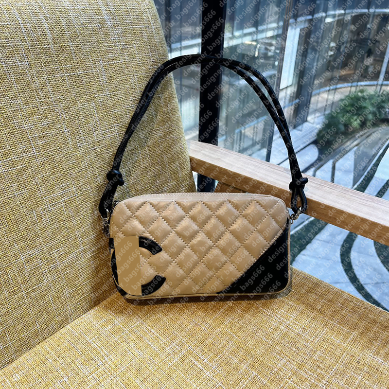 Underarmsäckar crossbody påsar designer väskor hanterar c axelväska c bowling handväskor pursar kvinnliga designer plånböcker crossbody fyrkantig äkta läder tygkoppling väska