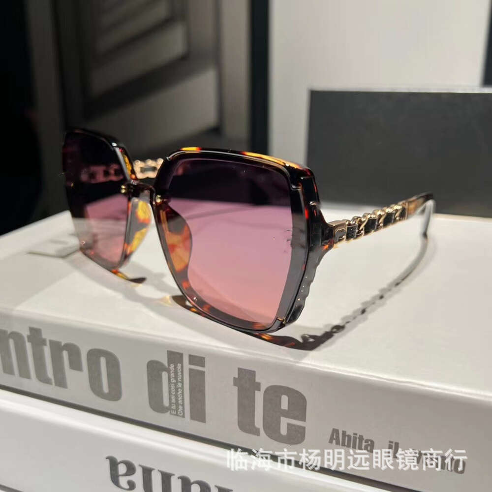 Lunettes de soleil carrées à grande monture pour femmes, haute mode, filet Tiktok rouge, anti-ultraviolet, nouvelle collection 2023