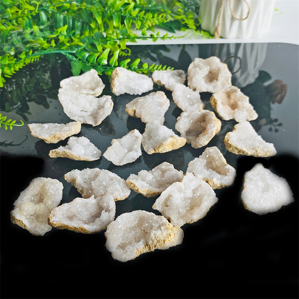 Decoratieve objecten beeldjes Natuurlijke wittere kristallen cluster Geode steen Lach in open de mond Ruwe kwarts Reiki Healing Room Decorminer
