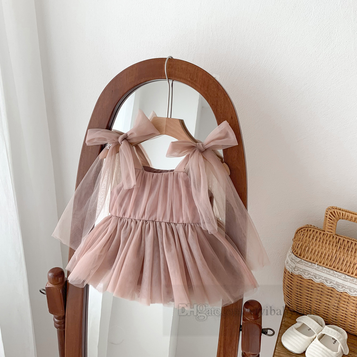 INS été bébé filles dentelle tulle robe barboteuse enfant en bas âge enfants gaze arcs jarretelles combinaisons nouveau-né enfant 100 jours photo prenant des vêtements Z6837