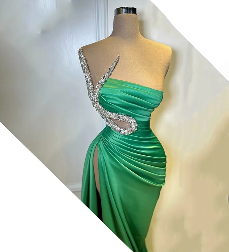 2024 Green Evening Dresses Wear One Shoulder Crystal Beads Sleeveless Floor Length Side Split Custom Satin Formal Prom Dress Evening Gowns