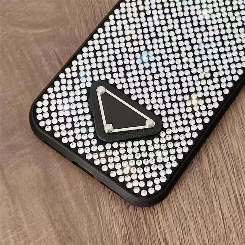 デザイナーファッション電話ケースiPhone 15 Pro Max 13 12 15 14plus 11 12 13 14Pro Max Glitter Diamond Triangle P Luxury Phone Case