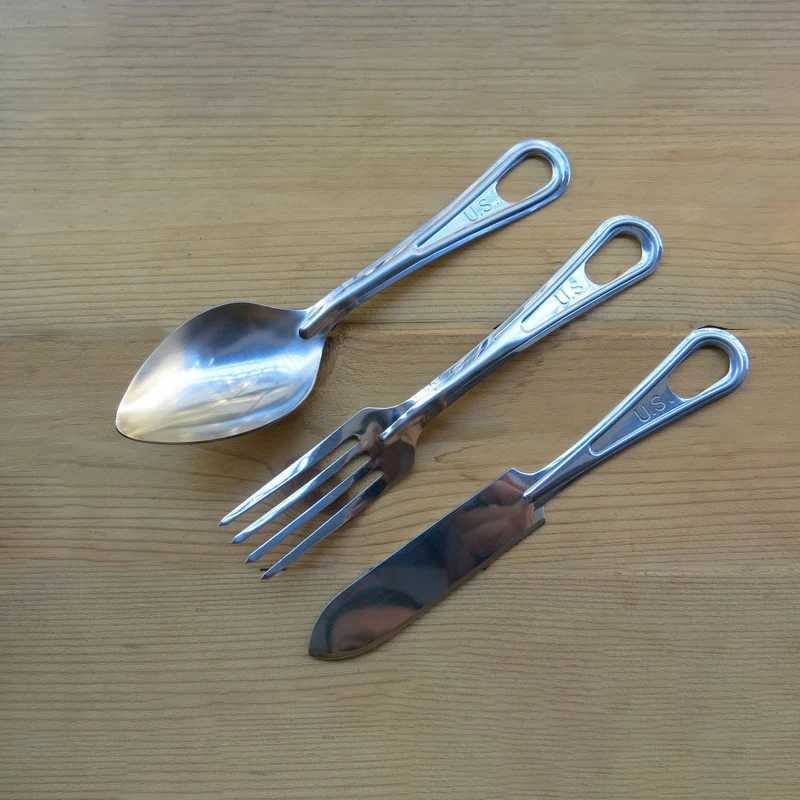 Cucina da campo Acciaio inossidabile 304 / Materiale titanio Set da tavola da campeggio esterno Coltello Cucchiaio Forchetta US Army M1926 Edizione YQ240123