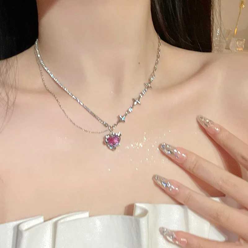 Kpop Noir Coeur Pendentif Collier Punk Brillant Strass Étoile Asymétrique Chaîne Collier pour Femmes Cou Chaîne Y2K Bijoux