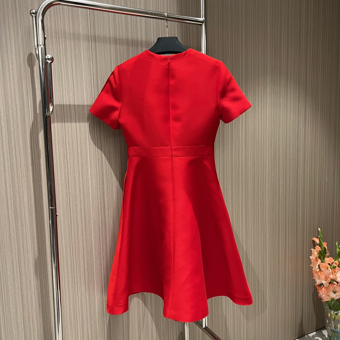 Europees modemerk wit rood zwart mini-jurk met korte mouwen en ronde hals met geplooide taille