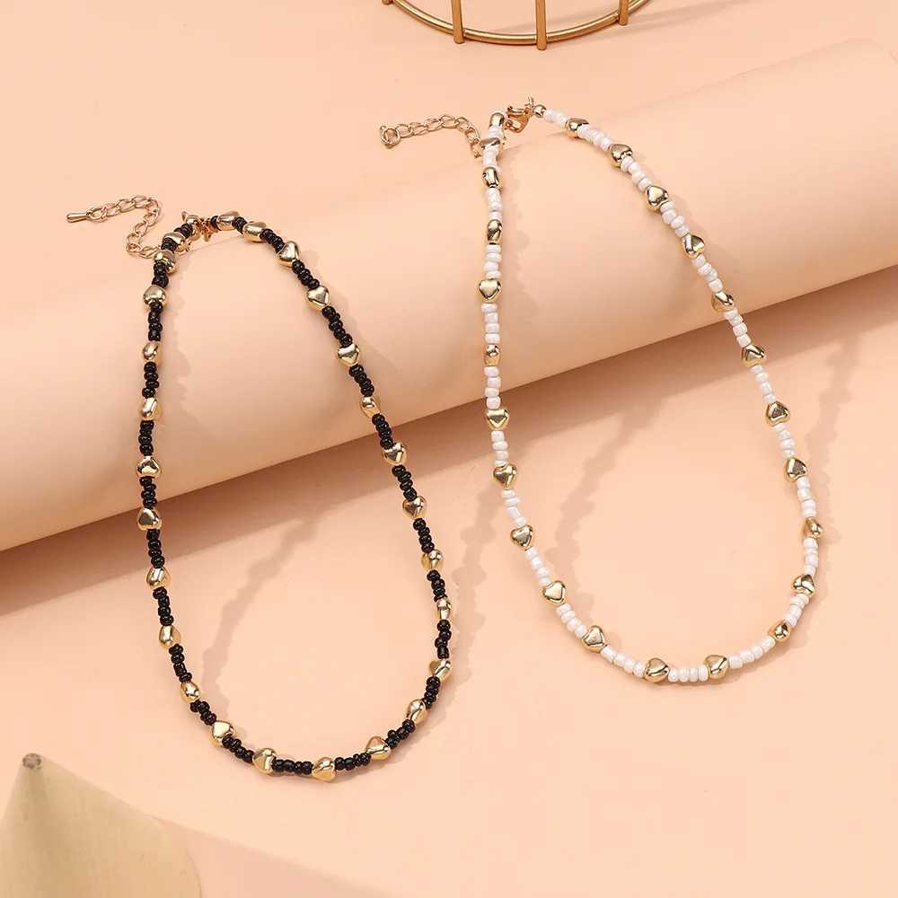 Pendant Necklaces 2022 New Simple Handmade Black White Beads Choker Necklaces For Women Bohemian Gold Color Heart Strand Necklace Beach Jewelry