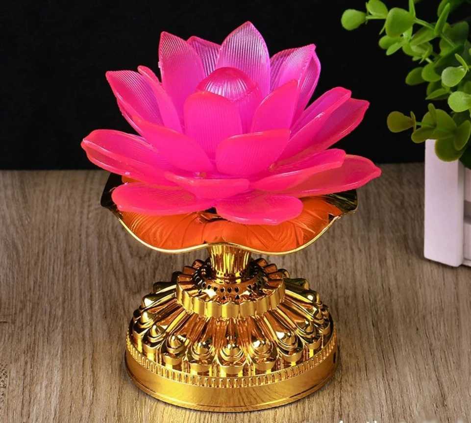 Lampade da scrivania Lampada di loto a led colorata Macchina del Buddha Forniture buddiste di batteria plug-in a doppio uso LED Fiore di loto Decorazione di nozze romantica YQ240123