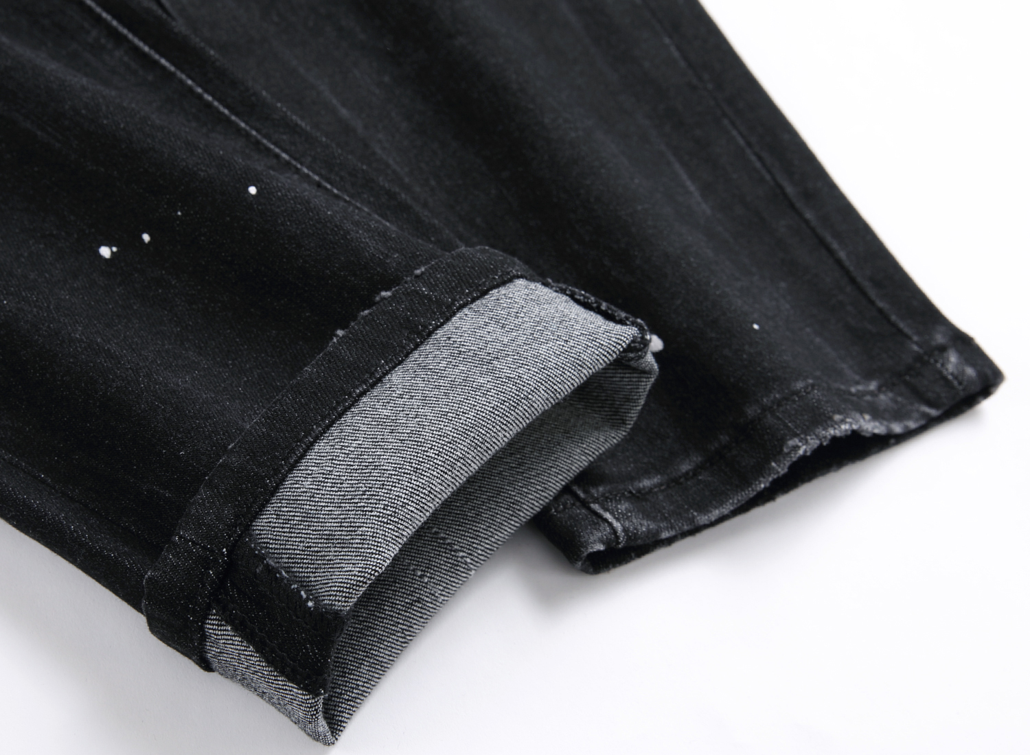 ジーンズメンズが苦しんでいるバッジブラックスキニージーンズファッションデザイナースリムフィット洗浄されたモトサイクルデニムパンツパネルヒップホップバイカーズボン1021