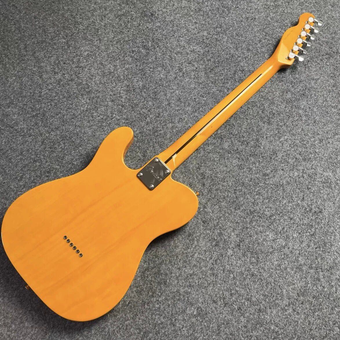 クラシックなライトイエロー透明な黄色のエレクトリックギターを継承することはカスタマイズできます送料無料