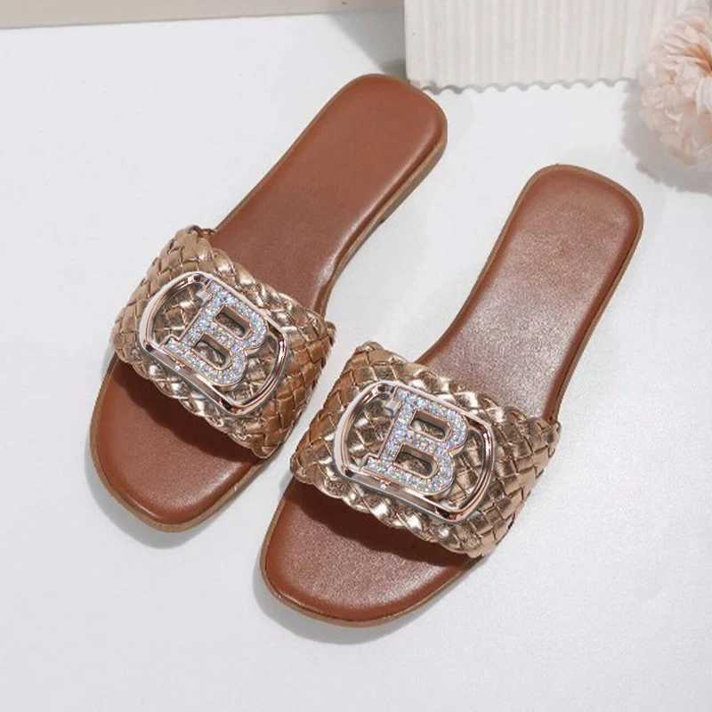 Hemskor Kvinnor Luxury Decor Weave Design Flat Sandals Open-Toe Fashion Vacation Casual Slides Elegant Party Sexy Office-Ladies Nya skor YQ240122