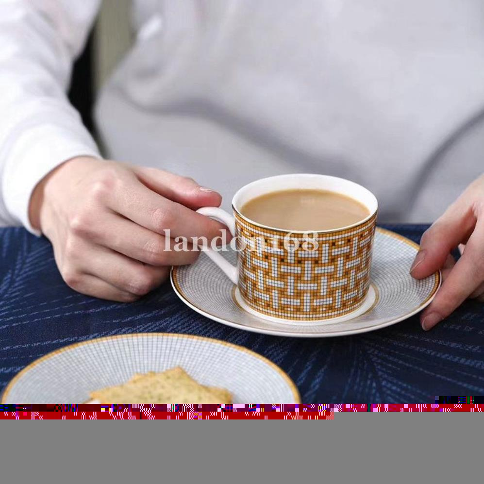 Classic Bone china cup and saucer Ceramic coffee set Porcelain coffee cup and sacuer Tea set Festival gift262N