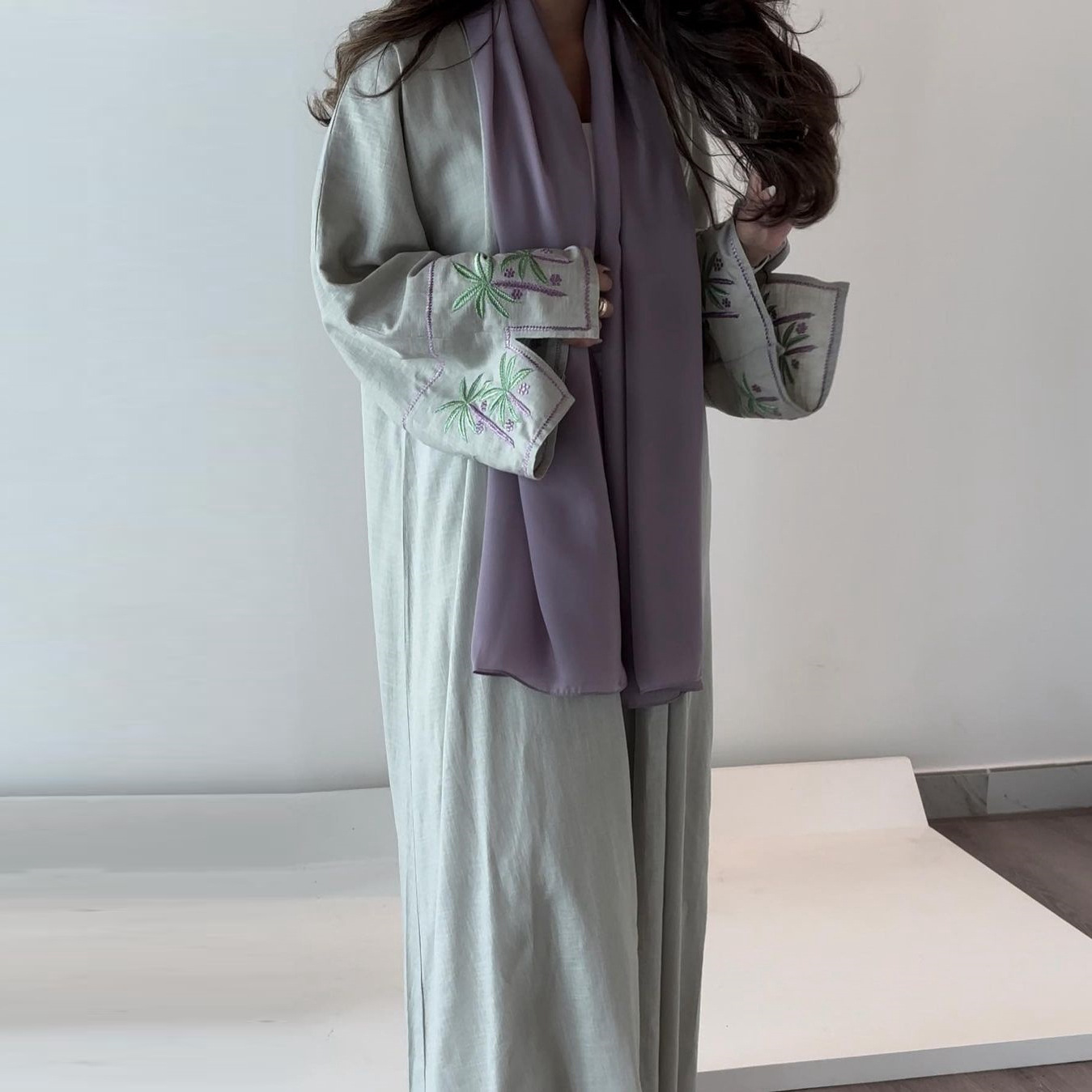 アラビアンサウジアラビアドバイローブファッション刺繍アバヤカーディガンローブトルコロングコート女性ホワイトドレスフルスリーブカーディガンツーピースセットカフタンドバイモダン
