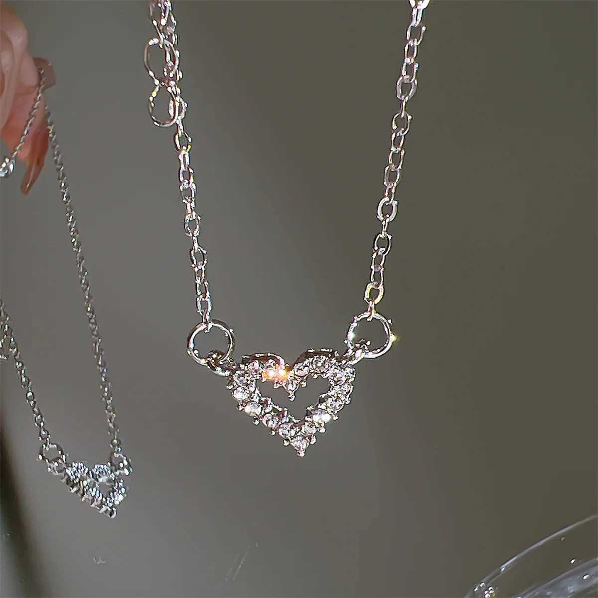 Pendant Necklaces 17KM Fashion Butterfly Heart Zircon Necklace for Women Girls Silver Color Shiny Love Clavicle Chain Necklaces New Trend Jewelry YQ240124
