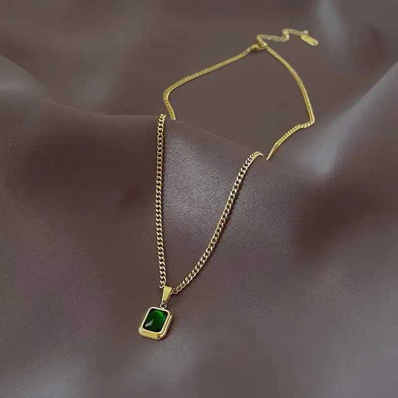 Pendentif colliers Mode rétro carré vert Zircon pendentif collier pour femmes charme collier filles mariage fiançailles bijoux cadeau YQ240124